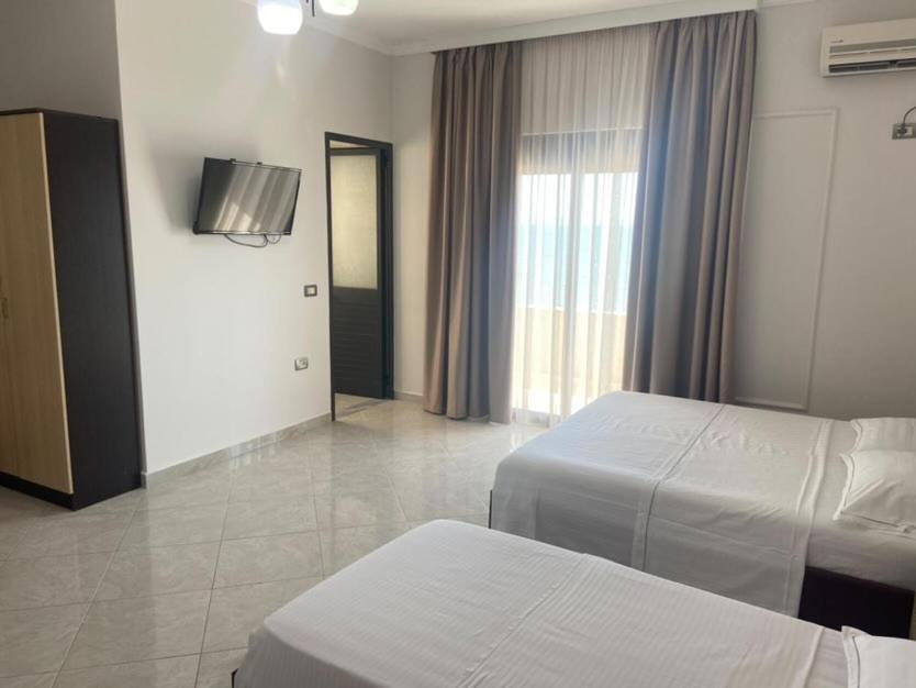Hotel Tirona Durrës Buitenkant foto