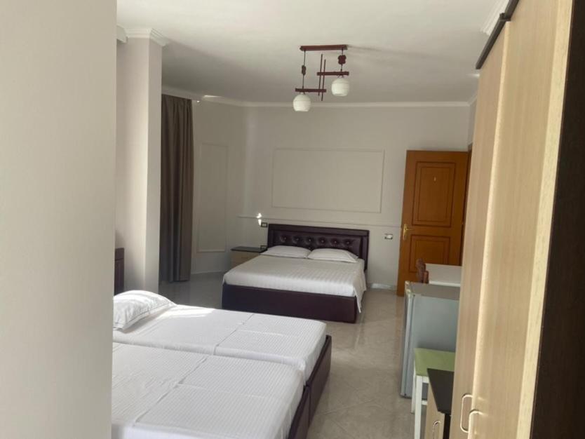 Hotel Tirona Durrës Buitenkant foto