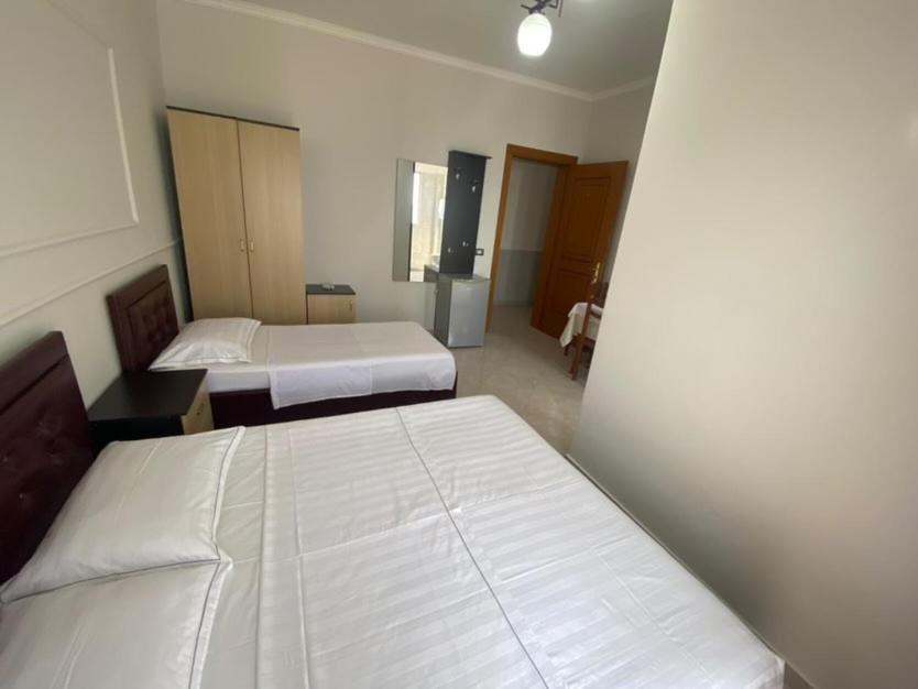 Hotel Tirona Durrës Buitenkant foto
