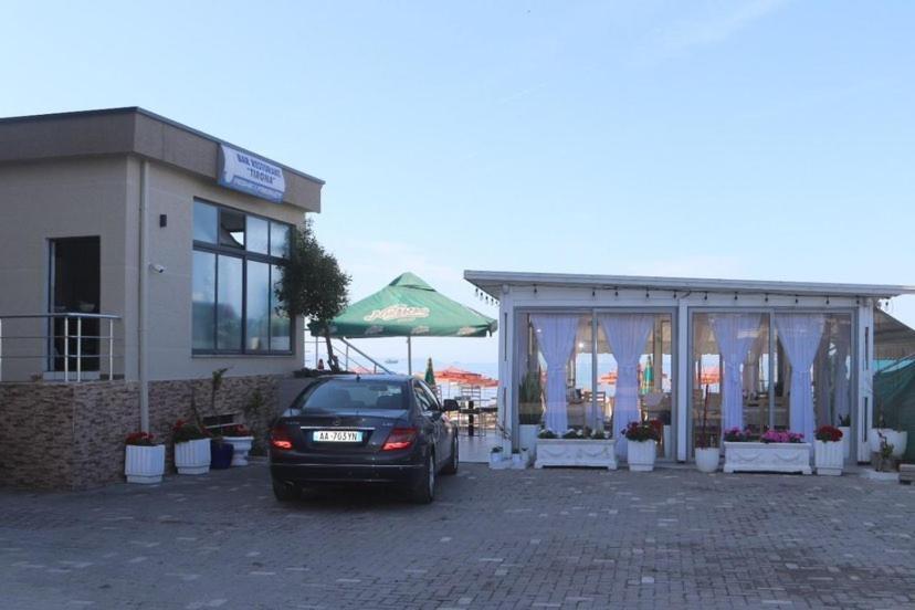 Hotel Tirona Durrës Buitenkant foto