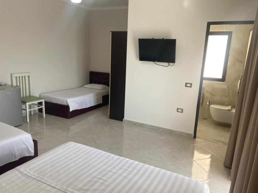 Hotel Tirona Durrës Buitenkant foto