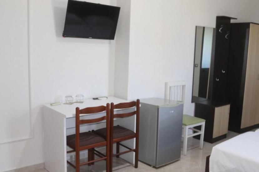 Hotel Tirona Durrës Buitenkant foto
