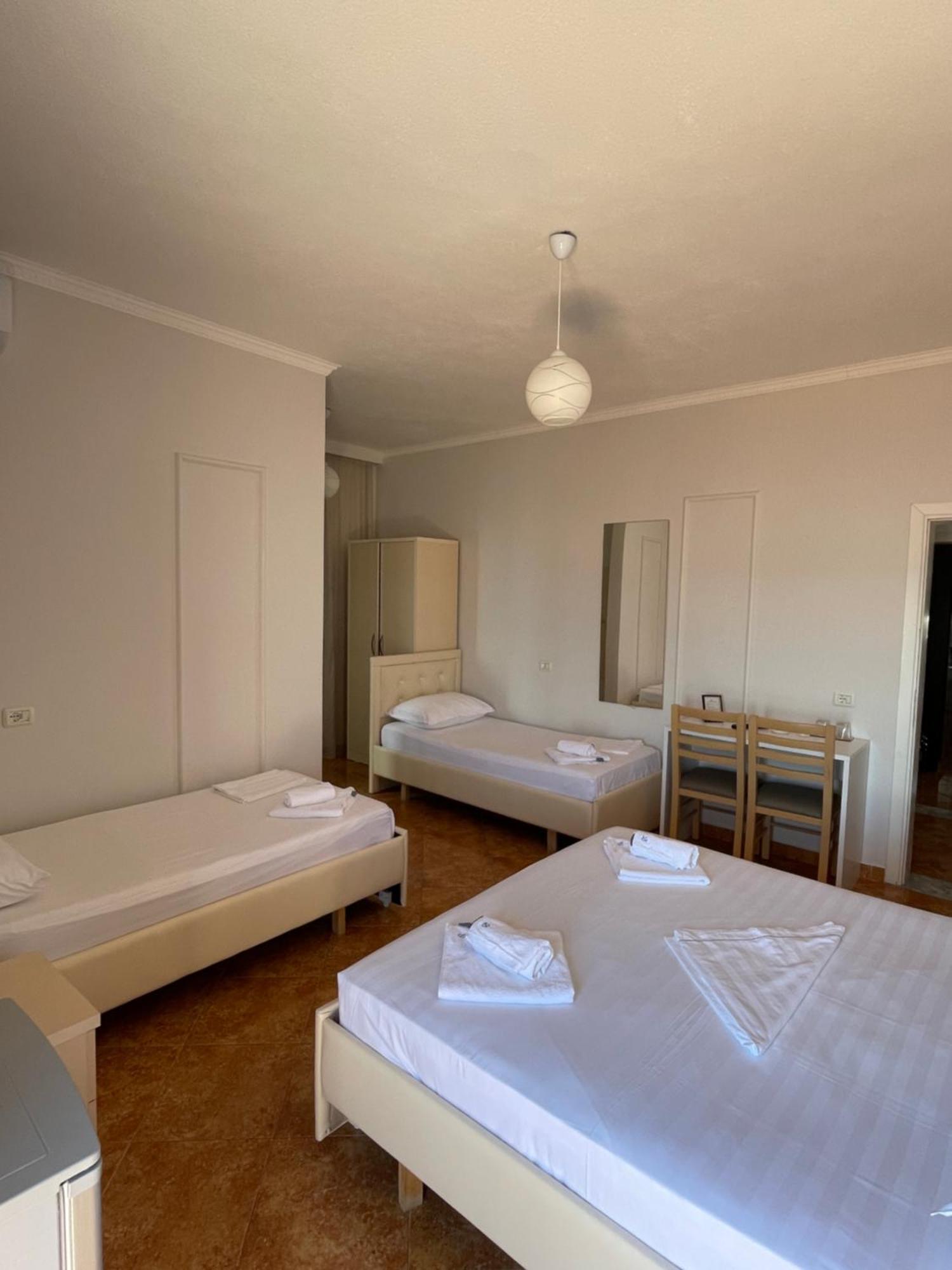 Hotel Tirona Durrës Buitenkant foto